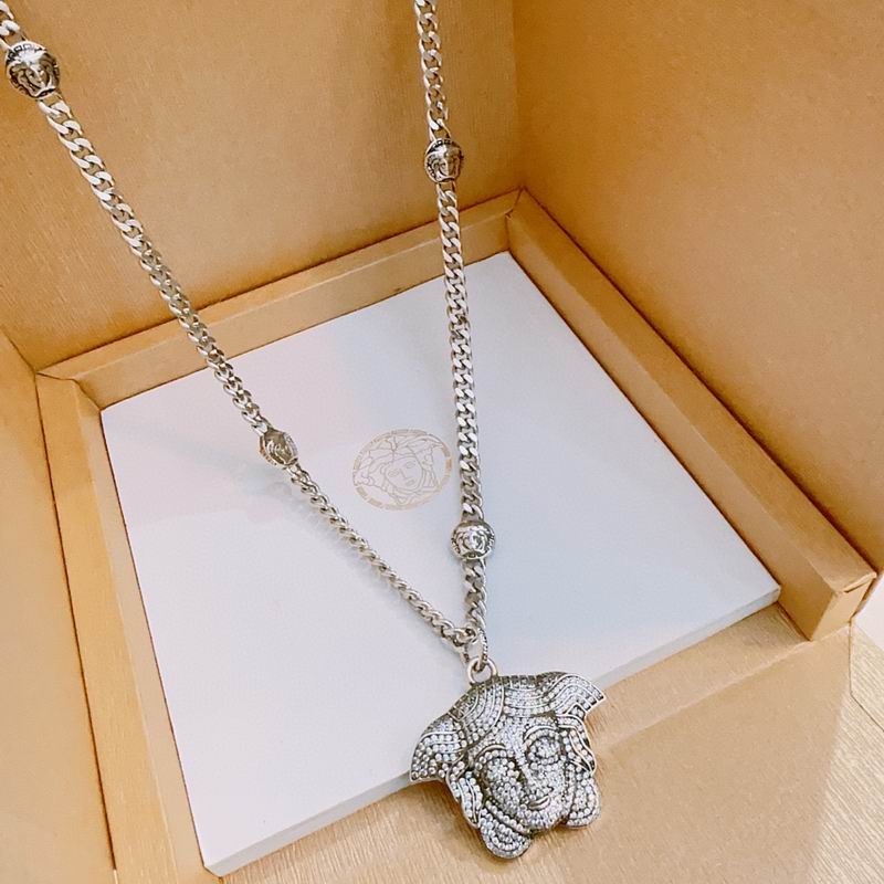 Versace necklace lyx193